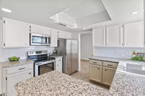 14017 N Burning Tree Pl, Phoenix, AZ 85022 photo 11