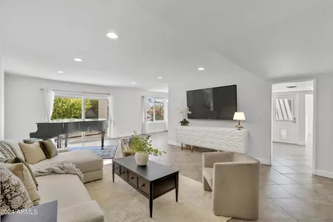 14017 N Burning Tree Pl, Phoenix, AZ 85022 photo 5