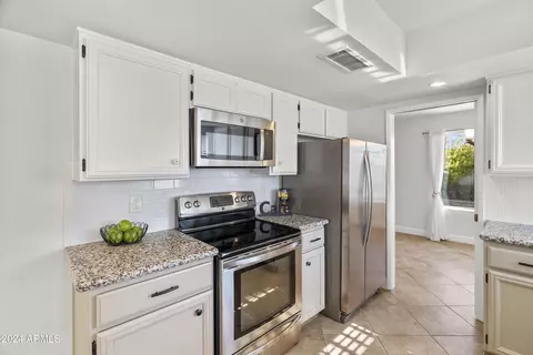 14017 N Burning Tree Pl, Phoenix, AZ 85022 photo 12