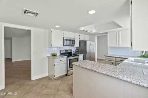 14017 N Burning Tree Pl, Phoenix, AZ 85022 photo 9
