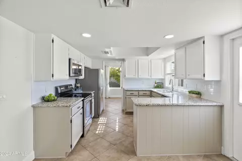 14017 N Burning Tree Pl, Phoenix, AZ 85022 photo 15