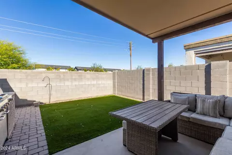 Exterior - 1526 E Saint Catherine Ave, Phoenix, AZ 85042 photo 2 of 5