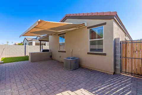 Exterior - 1526 E Saint Catherine Ave, Phoenix, AZ 85042 photo 1 of 5
