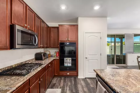 Kitchen - 1526 E Saint Catherine Ave, Phoenix, AZ 85042 photo 3 of 4