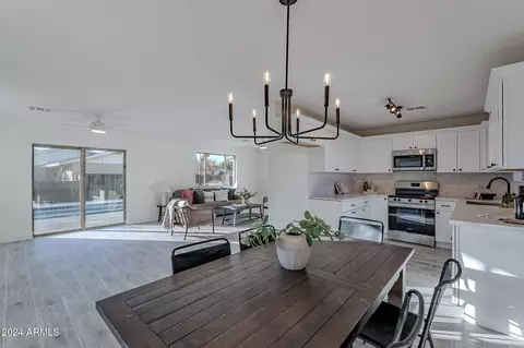 9062 N 53rd Ave, Glendale, AZ 85302