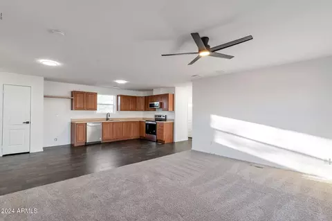 518 W Claessens Dr, Morristown, AZ 85342
