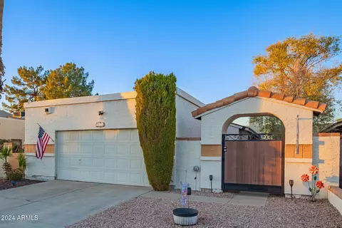 936 Escuda Dr, Phoenix, AZ 85024