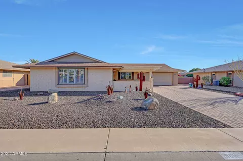 9616 W Glen Oaks Cir, Sun City, AZ 85351