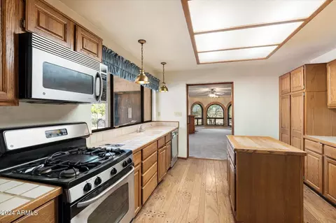 Kitchen - 2716 E Voltaire Ave, Phoenix, AZ 85032 photo 2 of 2