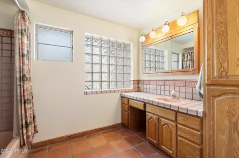 Bath - 2716 E Voltaire Ave, Phoenix, AZ 85032 photo 2 of 2