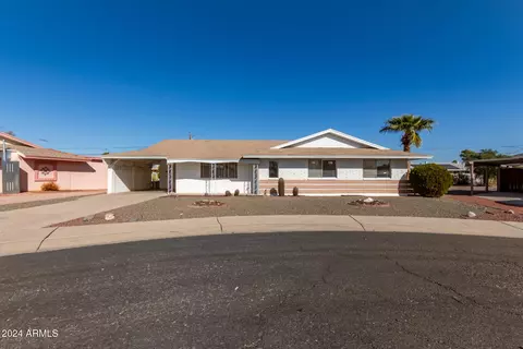 10524 W Snead Dr, Sun City, AZ 85351