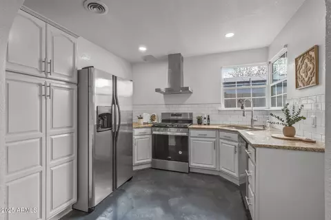 1325 E Monte Vista Rd E, Phoenix, AZ 85006 photo 13