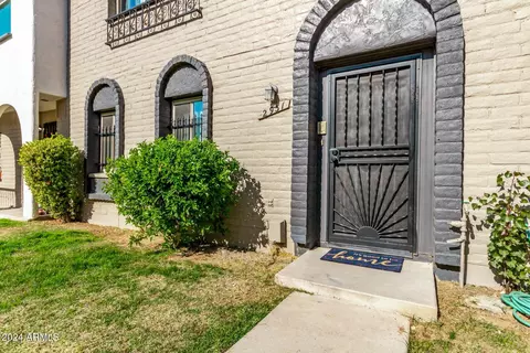 2931 E Fairmount Ave, Phoenix, AZ 85016 photo 3