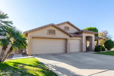 2122 S Nielson St, Gilbert, AZ 85295