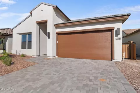 698 E Aurora Dr, San Tan Valley, AZ 85140
