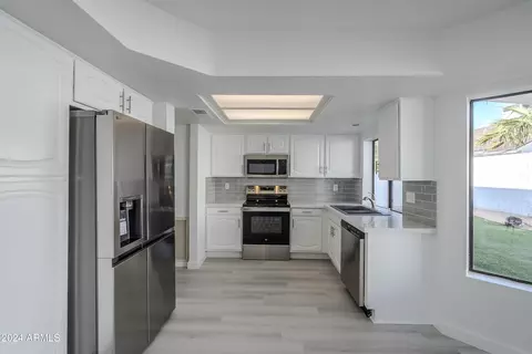 3310 E Longhorn Dr, Phoenix, AZ 85050 photo 9