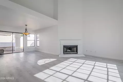 3310 E Longhorn Dr, Phoenix, AZ 85050 photo 7