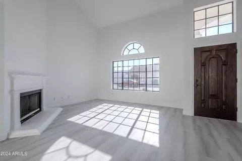 3310 E Longhorn Dr, Phoenix, AZ 85050 photo 5