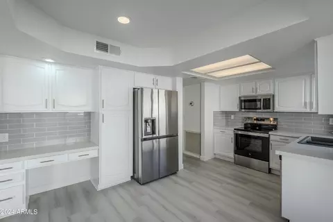 3310 E Longhorn Dr, Phoenix, AZ 85050 photo 10