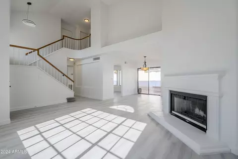 3310 E Longhorn Dr, Phoenix, AZ 85050 photo 4