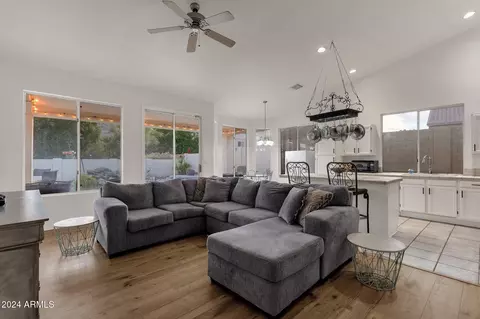 1015 E Mountain Sage Dr, Phoenix, AZ 85048 photo 11