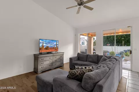 1015 E Mountain Sage Dr, Phoenix, AZ 85048 photo 9