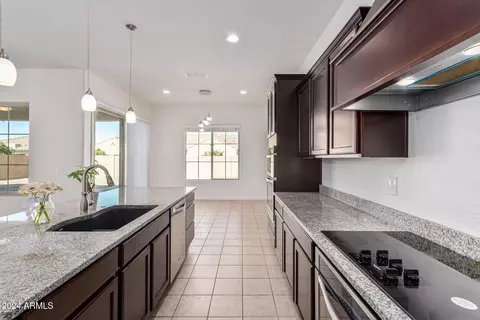 Kitchen - 11122 E Tripoli Ave, Mesa, AZ 85212 photo 3 of 4