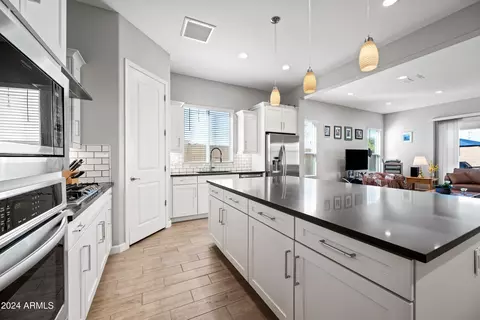 Kitchen - 2124 E Alameda Rd, Phoenix, AZ 85024 photo 3 of 9