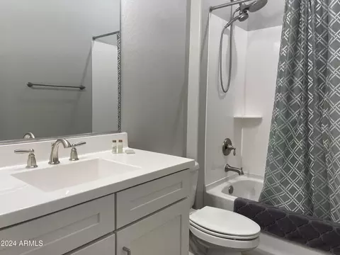 Bath - 2124 E Alameda Rd, Phoenix, AZ 85024 photo 2 of 5