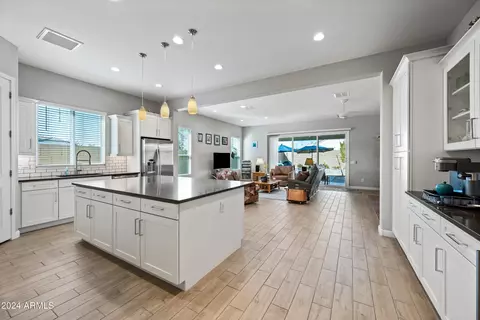 Kitchen - 2124 E Alameda Rd, Phoenix, AZ 85024 photo 4 of 9