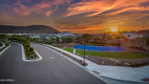 View/Area - 2124 E Alameda Rd, Phoenix, AZ 85024 photo 10 of 12