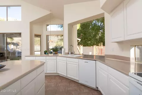 Kitchen - 528 E Brookwood Ct, Phoenix, AZ 85048 photo 2 of 6