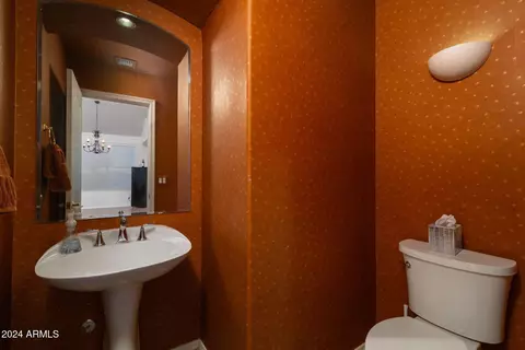 Bath - 528 E Brookwood Ct, Phoenix, AZ 85048 photo 4 of 6