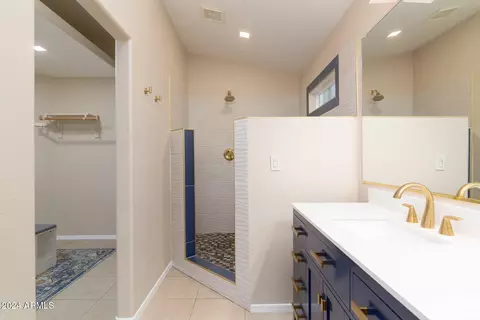 Bath - 528 E Brookwood Ct, Phoenix, AZ 85048 photo 2 of 6