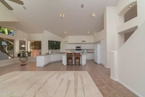 Kitchen - 528 E Brookwood Ct, Phoenix, AZ 85048 photo 5 of 6