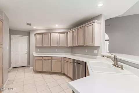 Kitchen - 4202 E Broadway Rd #131, Mesa, AZ 85206 photo 5 of 7