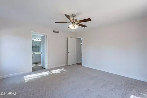 4617 E Abraham Ln, Phoenix, AZ 85050 photo 8