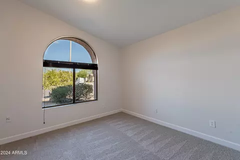 4617 E Abraham Ln, Phoenix, AZ 85050 photo 11