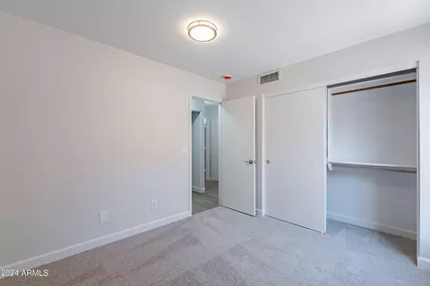4617 E Abraham Ln, Phoenix, AZ 85050 photo 12