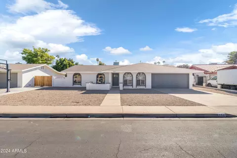 2241 E Fox St, Mesa, AZ 85213