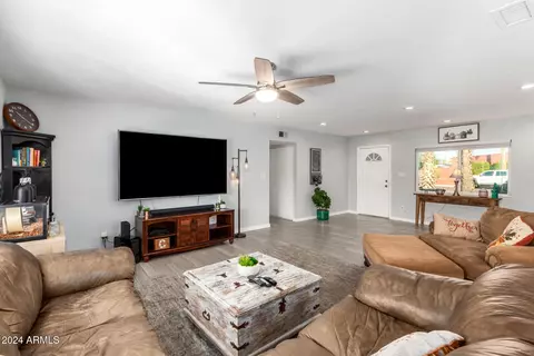 3001 E Windrose Dr, Phoenix, AZ 85032 photo 9