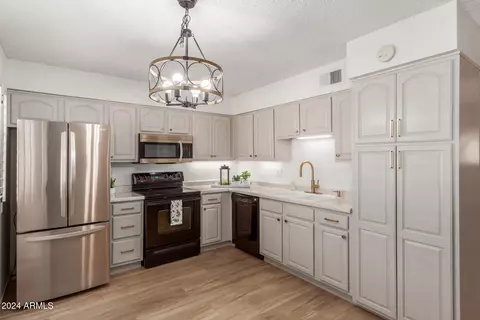 2458 E University Dr #4, Mesa, AZ 85213