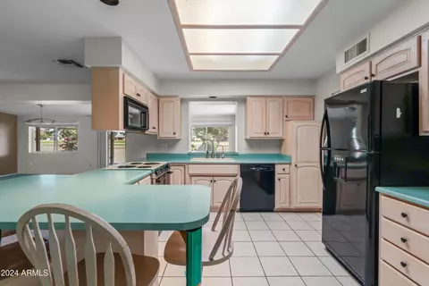 Kitchen - 8119 E Desert Trl, Mesa, AZ 85208 photo 3 of 4