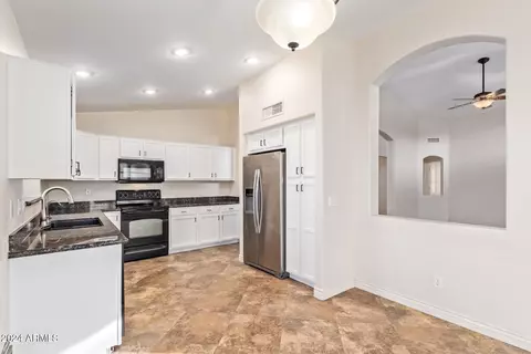 2023 E Willow Wick Rd, Gilbert, AZ 85296 photo 12