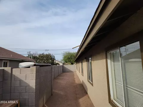2822 E Mobile Ln, Phoenix, AZ 85040 photo 4