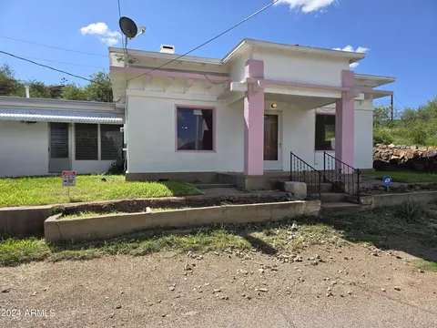 8 Navajo Trl, Bisbee, AZ 85603
