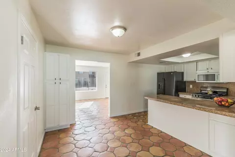 1602 W Behrend Dr, Phoenix, AZ 85027 photo 5