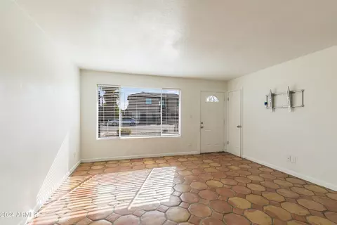 1602 W Behrend Dr, Phoenix, AZ 85027 photo 2