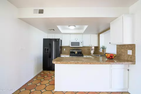 1602 W Behrend Dr, Phoenix, AZ 85027 photo 4