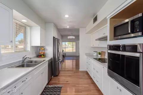 10652 W Saratoga Cir, Sun City, AZ 85351